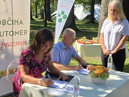 Podpis pogodbe za Podgradje (2)